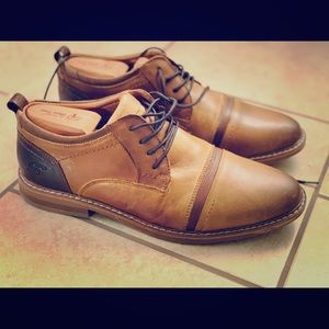 Men’s brown dress shoes